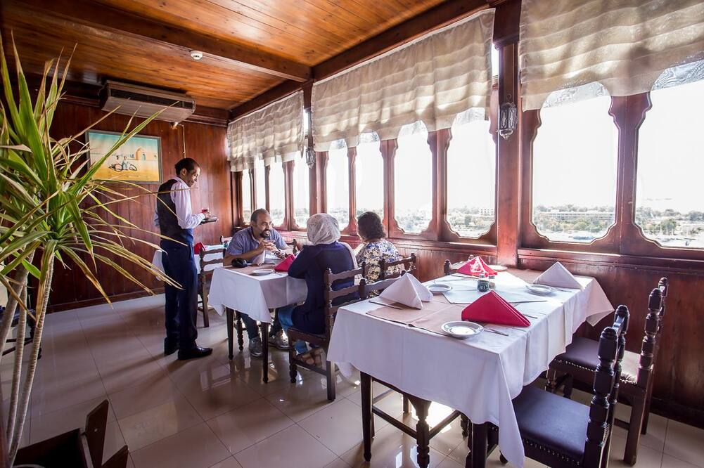 ハピ ホテル 写真