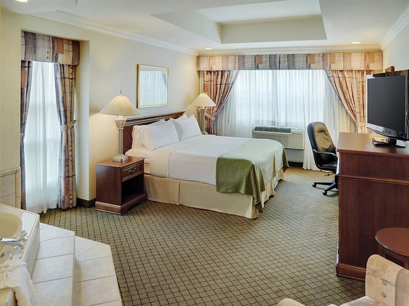Holiday Inn & Suites Oakville at Bronte By IHG 写真
