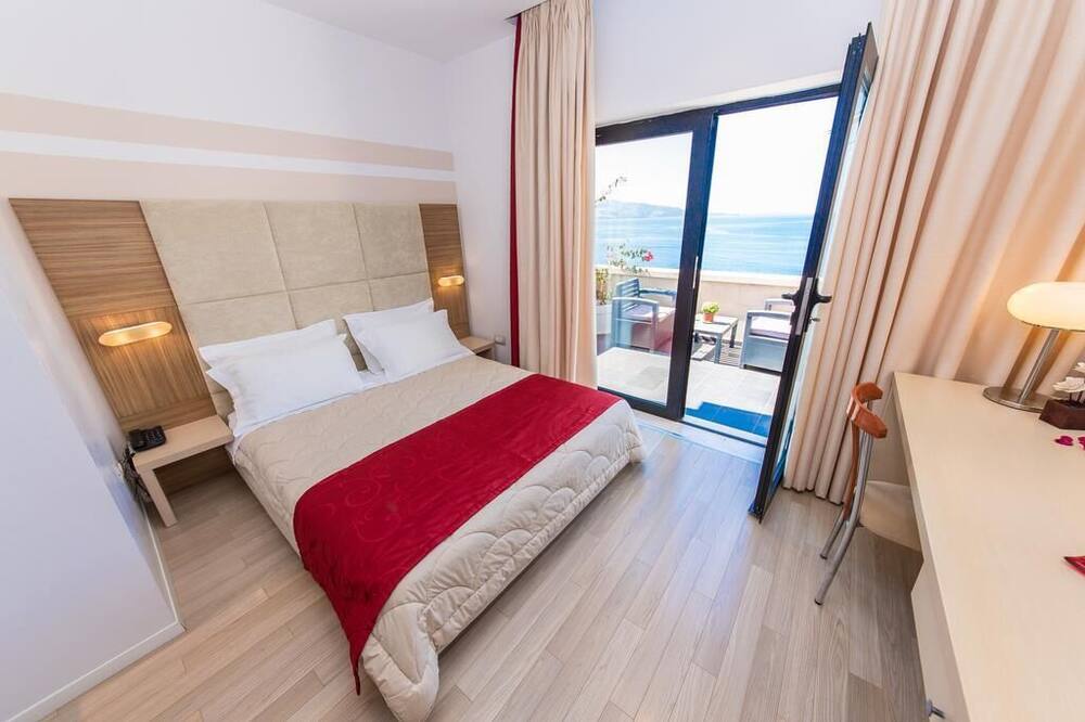Hotel Brilant Saranda 写真