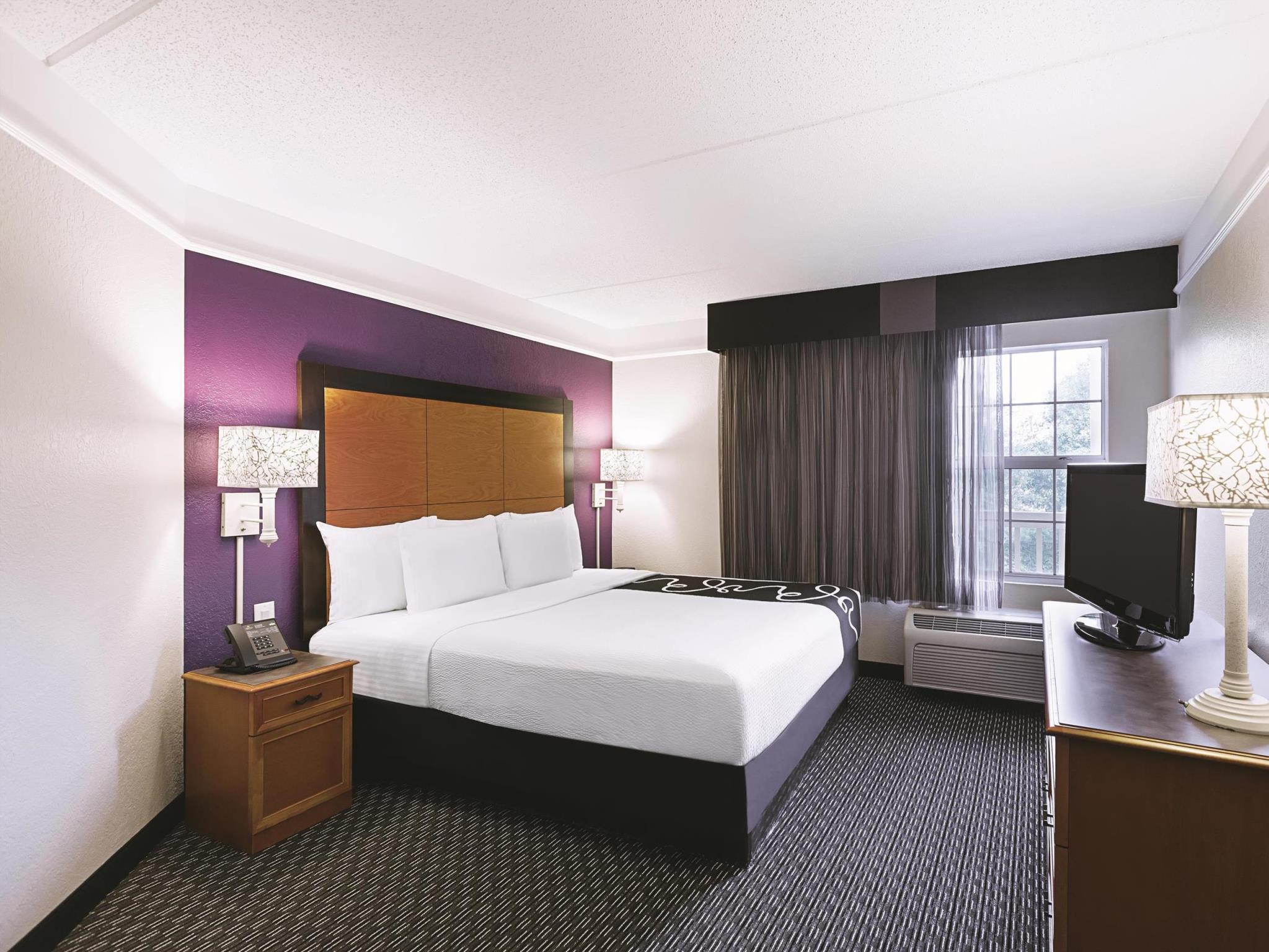 ラ キンタ イン & スイーツ バイ ウィンダム ラレー ダーラム インターナショナル エアポート 写真