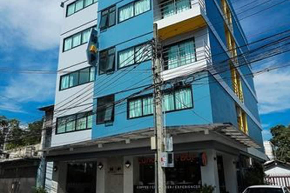 ハップ アット サトーン ホテル 写真