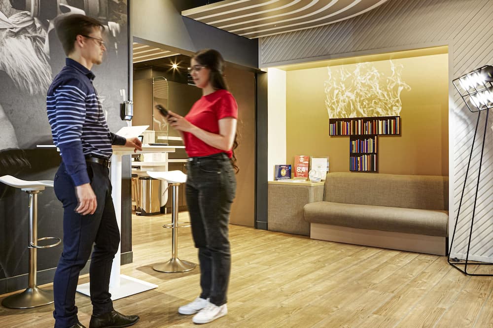 イビス スタイルズ パリ マセナ オリンピアード 写真