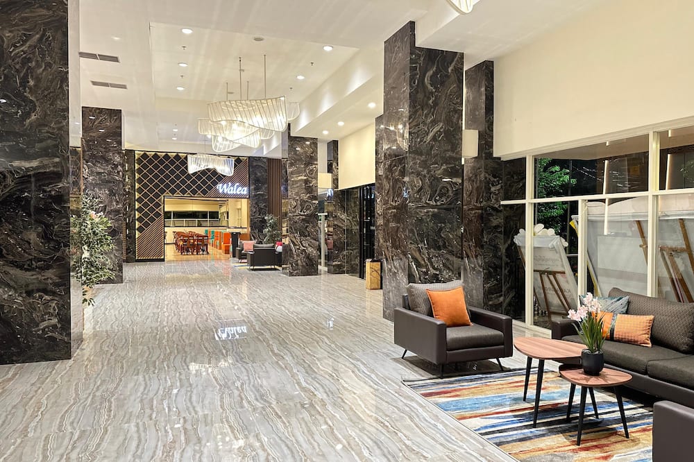 ディプリマホテルジェムルサリスラバヤ 写真