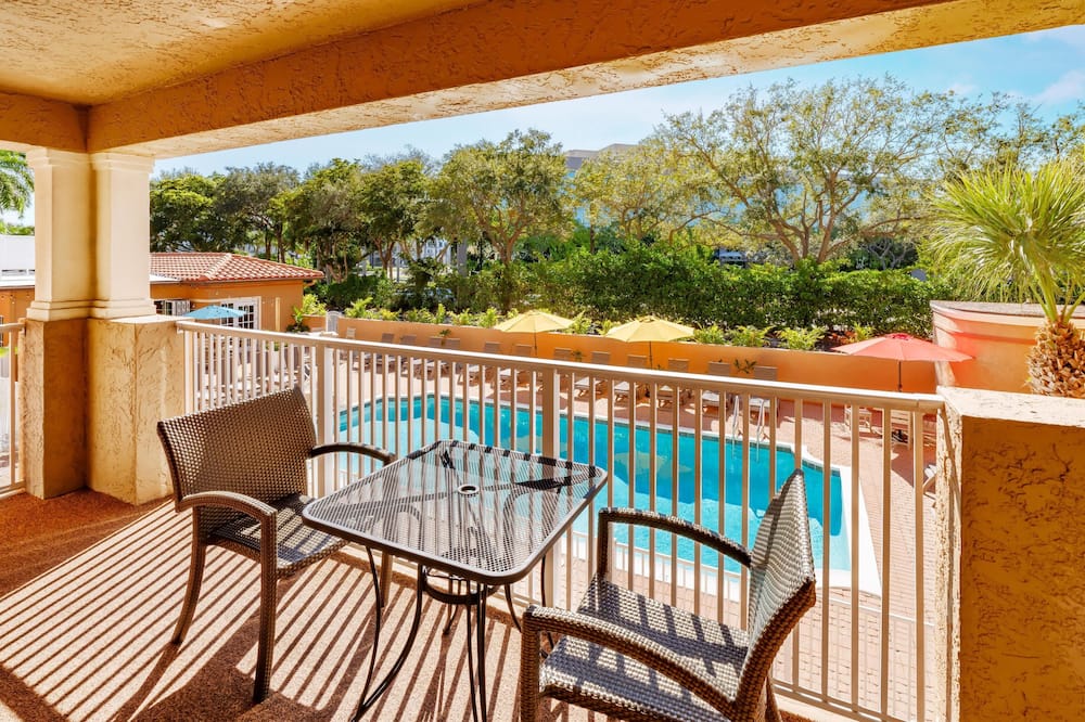 Inn of Naples, Tapestry Collection by Hilton 写真