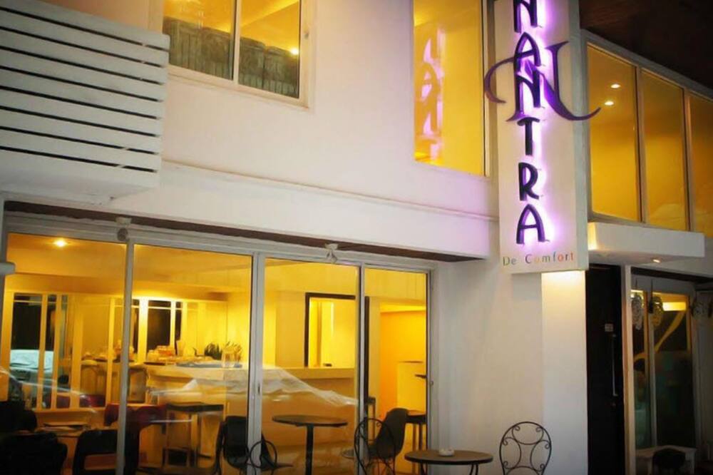 ナントラ デ コンフォート ホテル 写真