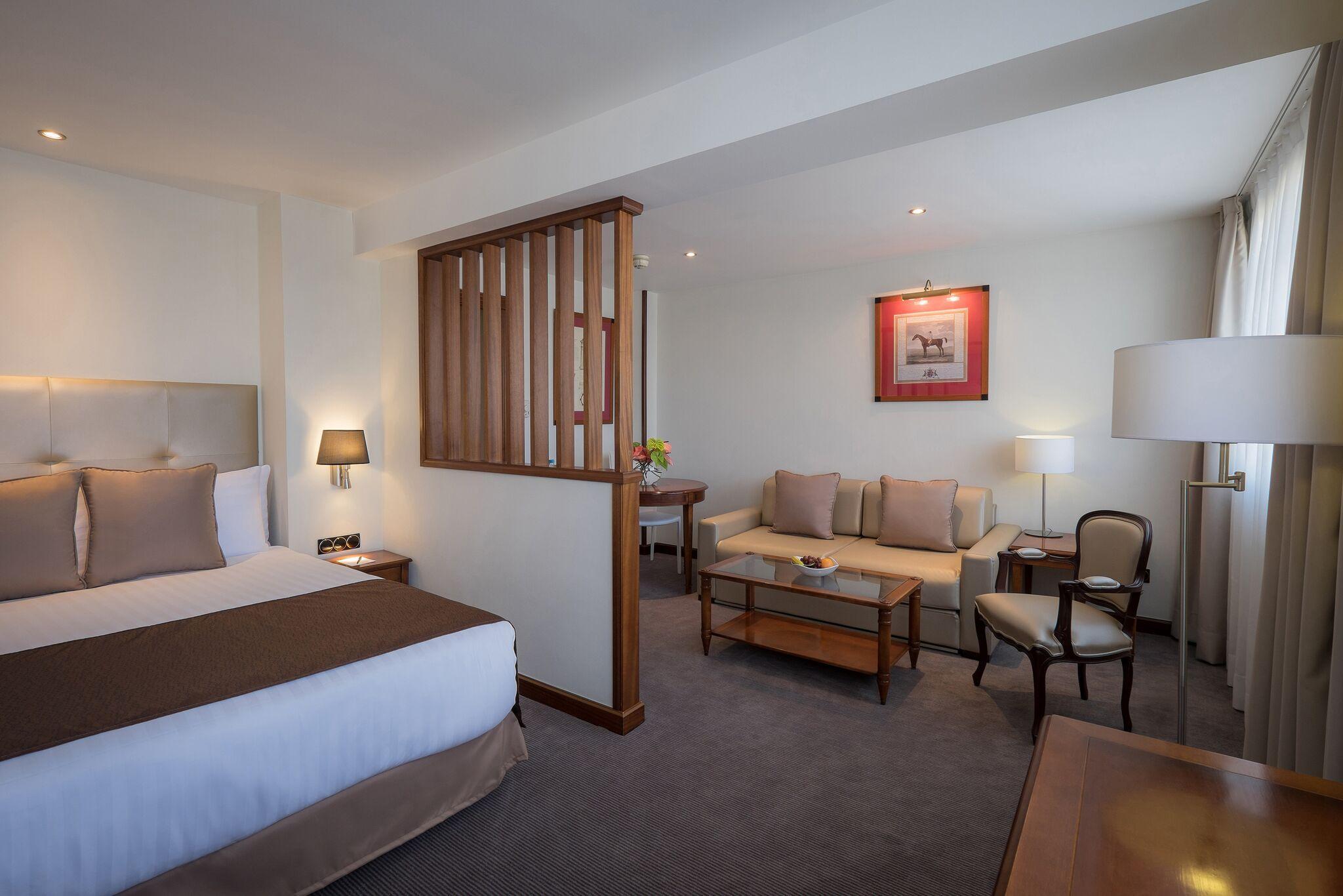 メリア ホワイト ハウス アパートメンツ 写真