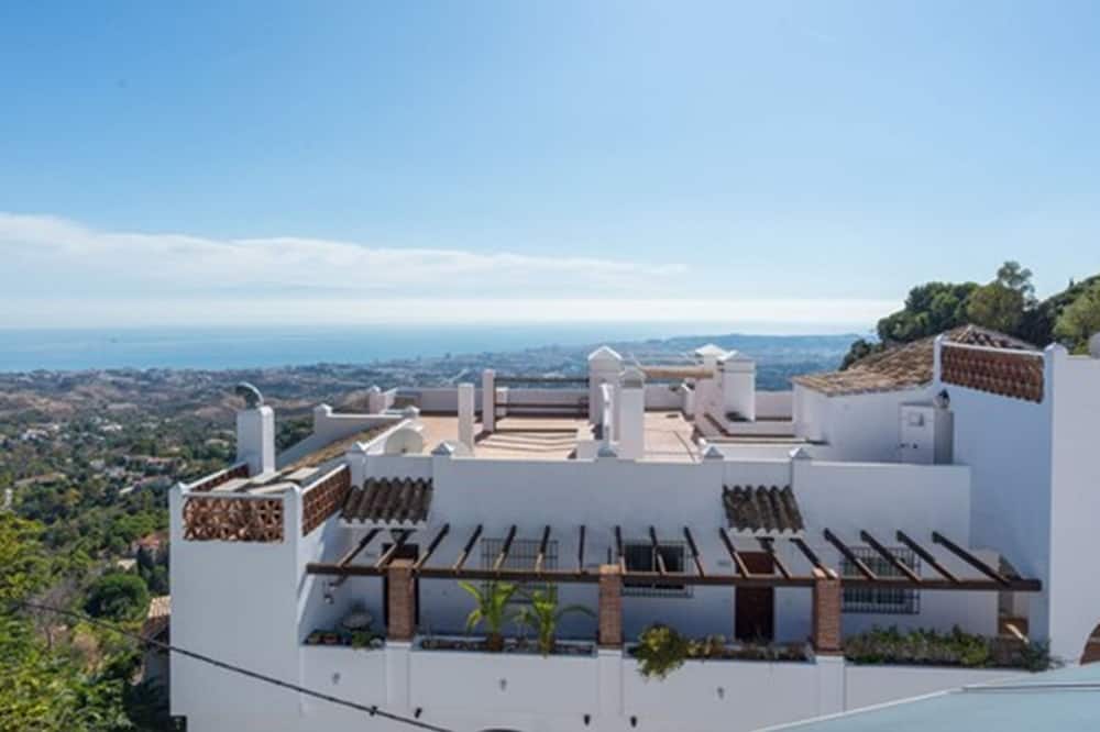 ホステル エル エスクード デ ミハス 写真