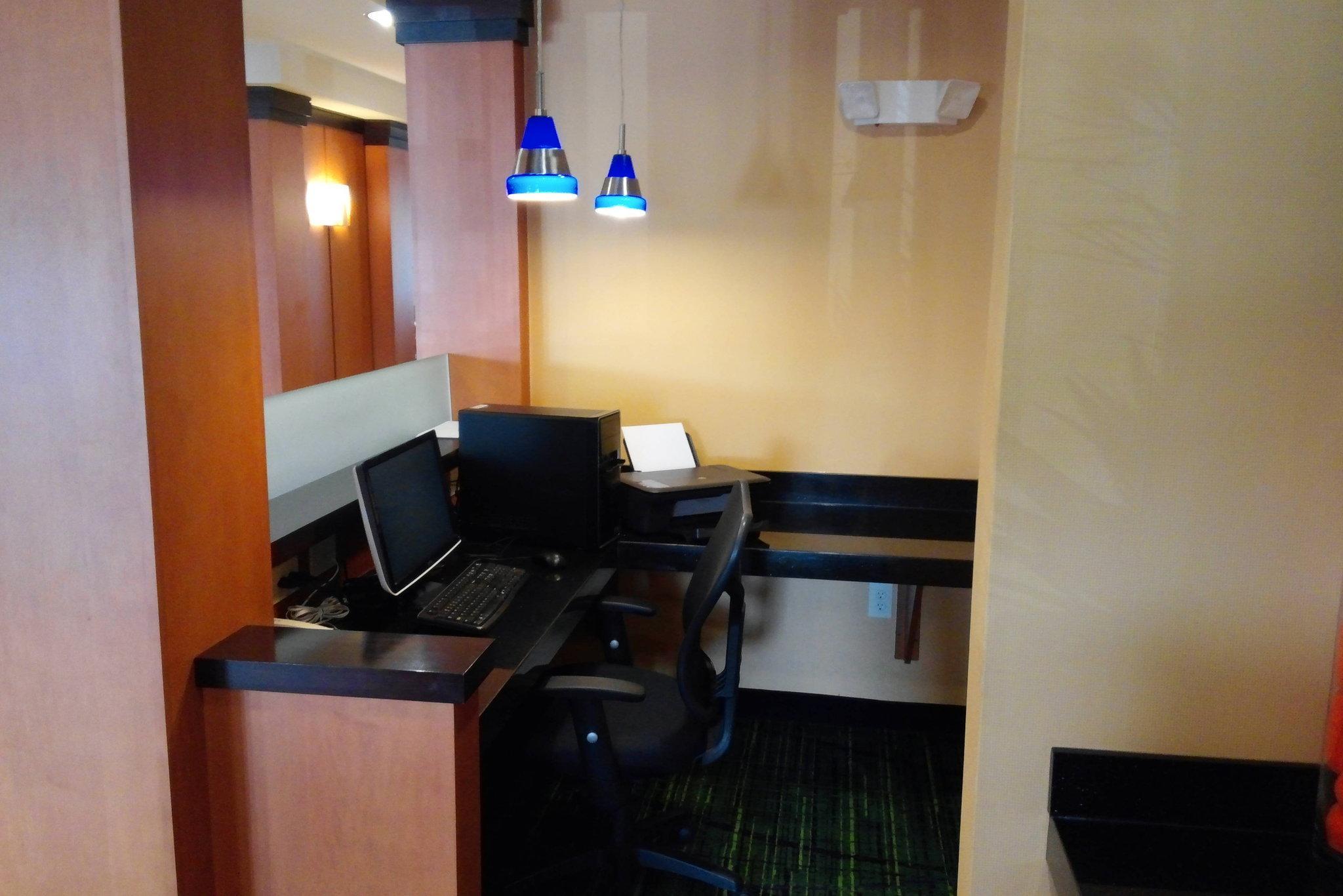 フェアフィールド イン & スイーツ インディアナポリス エイボン 写真