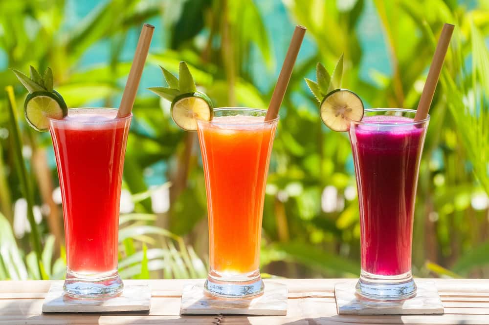 ギリ エア エスケープ - アダルツ オンリー 写真