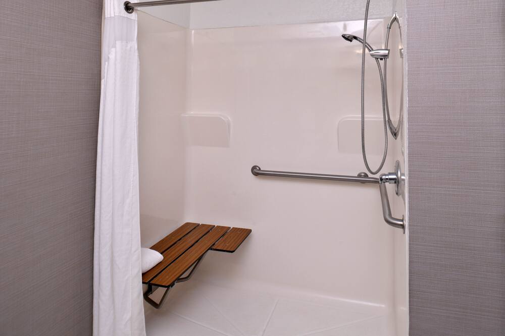 ホリデイ イン エクスプレス & スイーツ ロノーク by IHG 写真