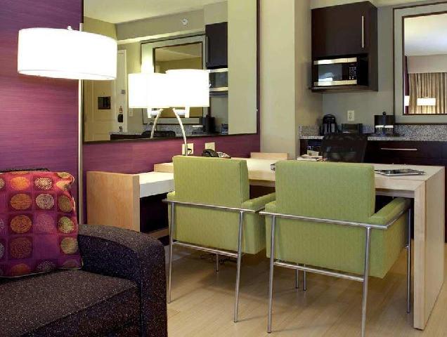 エンバシー スイーツ バイ ヒルトン ラーレイ ダラム エアポート ブライヤー クリーク 写真