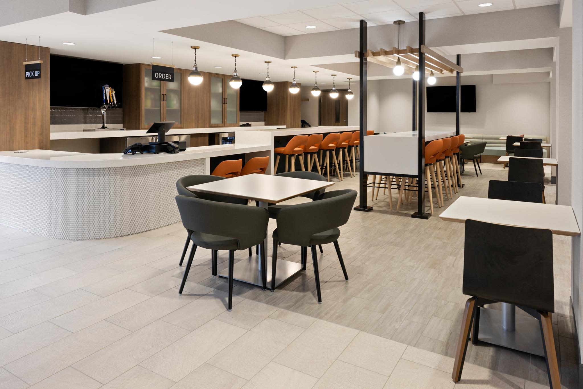Holiday Inn & Suites Richmond - West End By IHG 写真