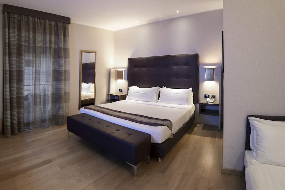 ローマ エアポート ホテル フィウミチーノ 写真