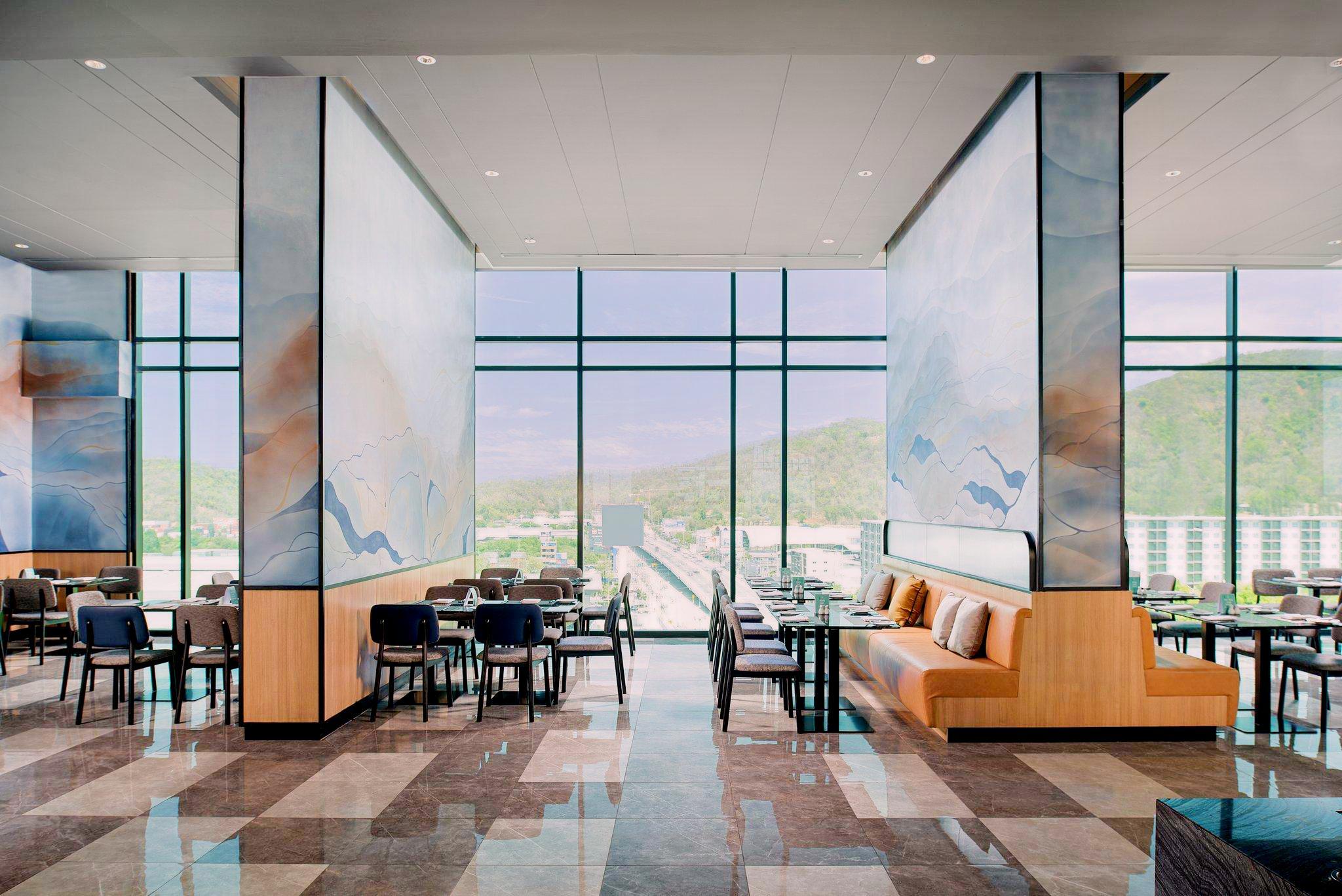 ホリデイ イン ＆ スイーツ シーラチャ ラエムチャバン バイ IHG 写真