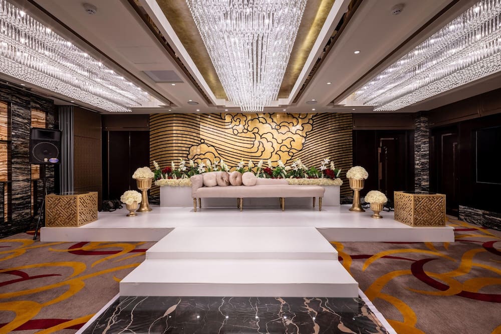 ブライラ ホテル オラヤ 写真