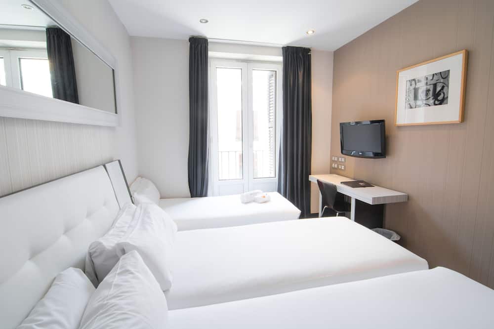 プチ パレス アレナル 写真