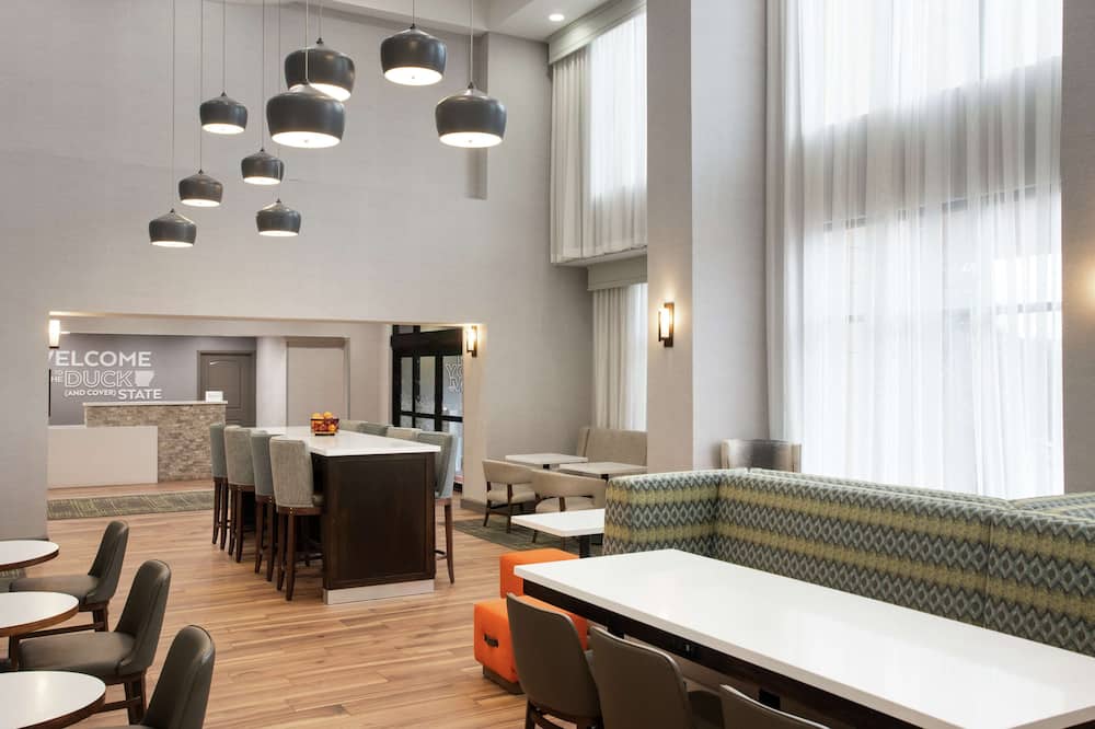 ハンプトン イン アンド スイーツ パイン ブラフ 写真