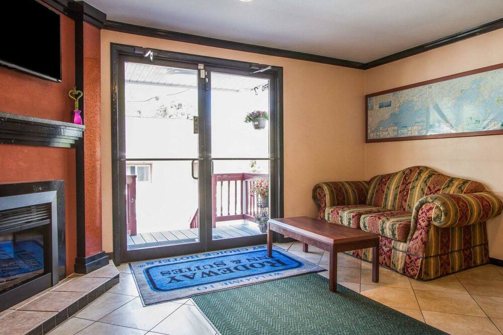 ロードウェイ イン & スイーツ ブランズウィック ニア ハイウェイ 1 写真