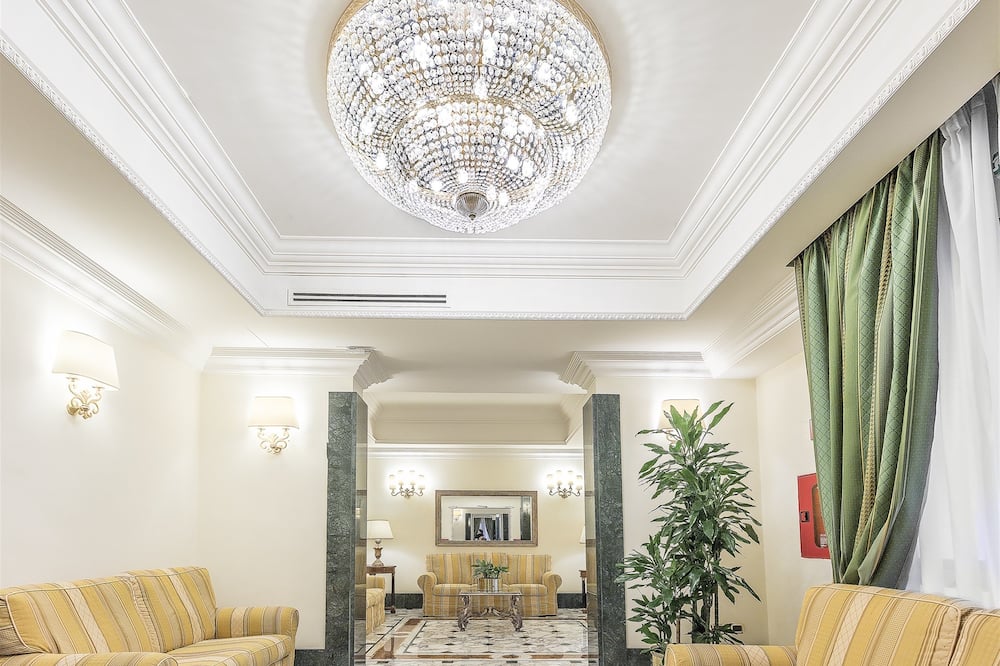 ラエリ ホテル レジオ 写真