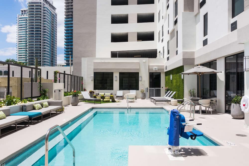 ハンプトン イン ＆ スイーツ バイ ヒルトン マイアミ ウィンウッド デザイン ディストリクト 写真