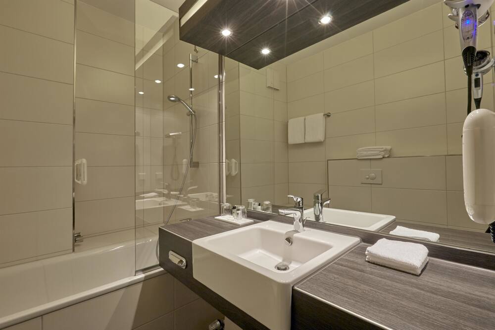 H+ ホテル ケルン ヒュルト 写真