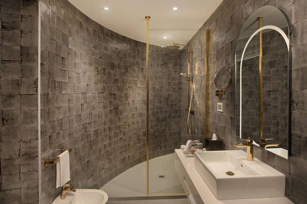 エヌハウ ローマ 写真