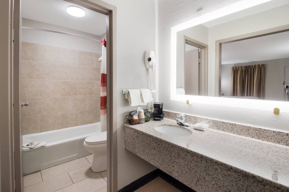 レッド ルーフ イン & スイーツ ジャクソン テネシー 写真