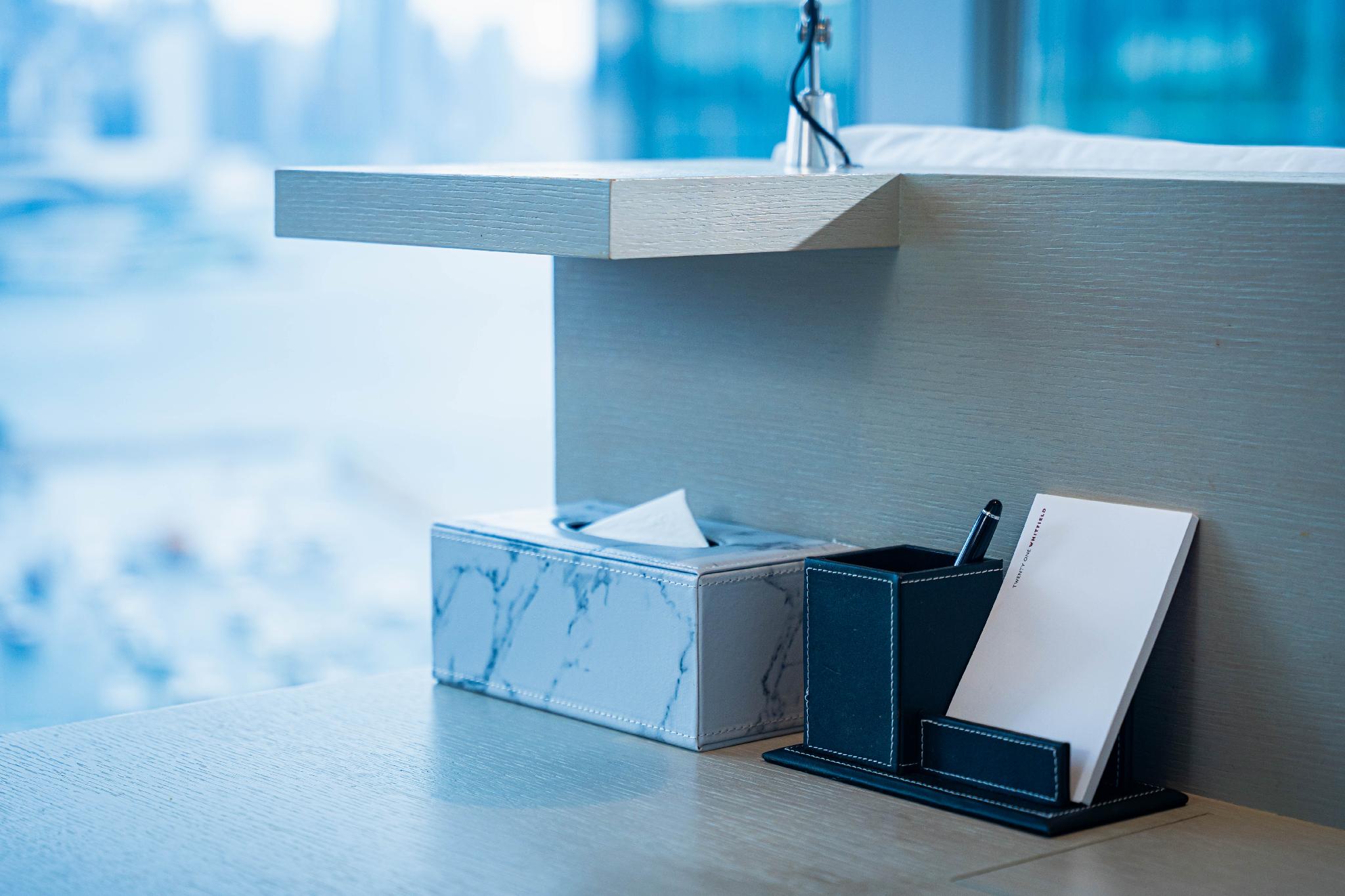 トウェンティ ワン ホワイトフィールド 写真