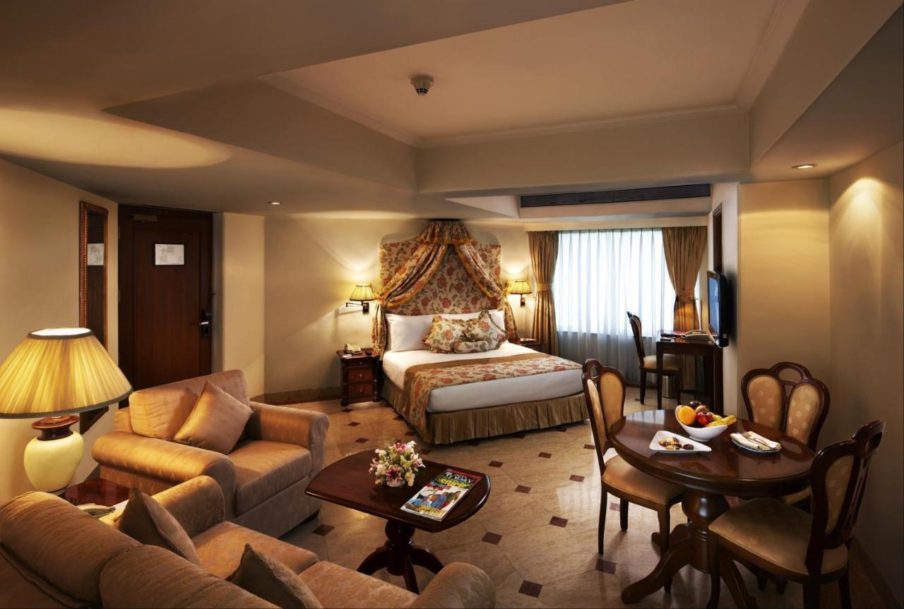 ホテル ザ ロイヤル プラザ 写真