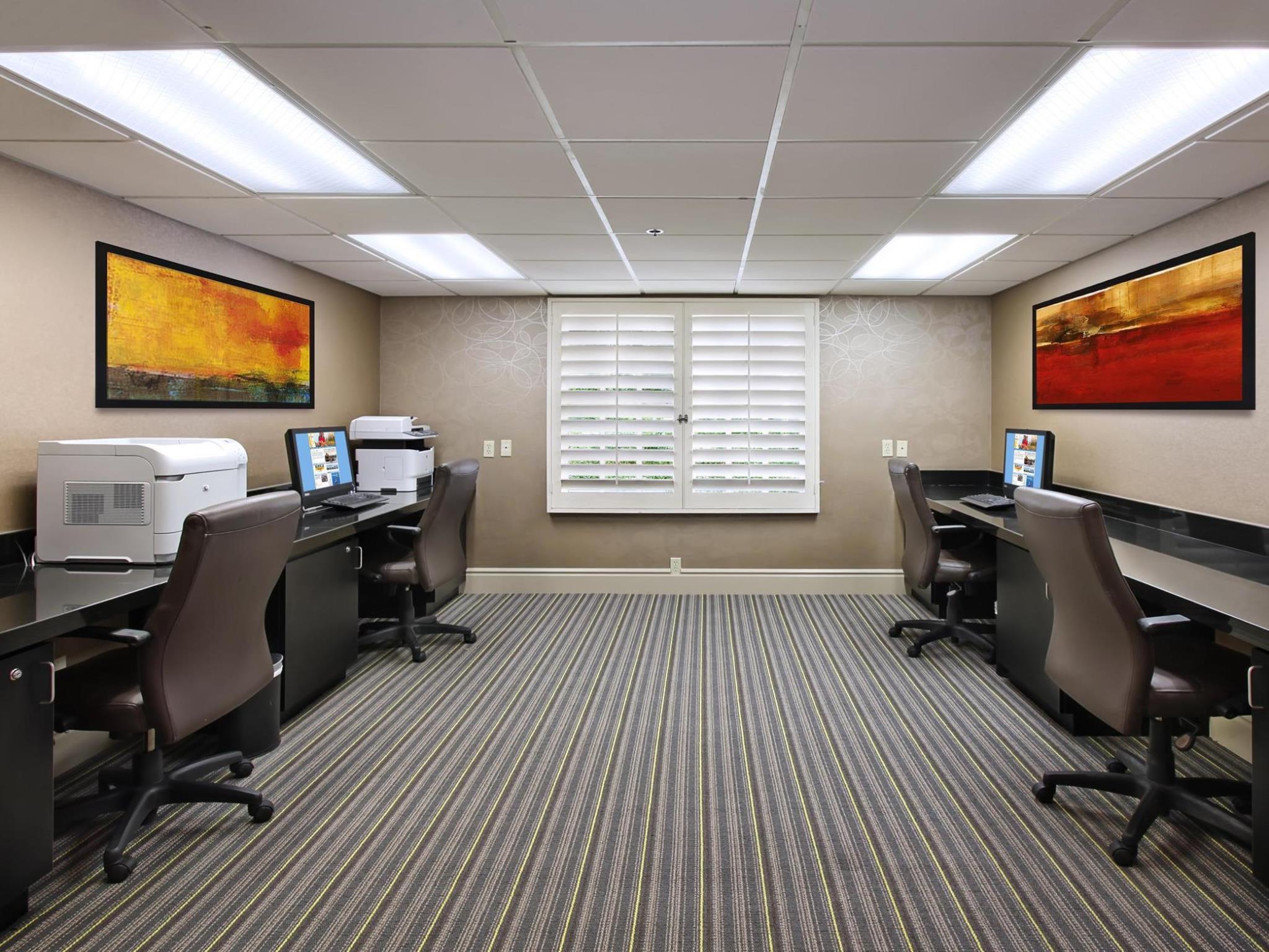 エンバシー スイーツ バイ ヒルトン パーム デザート 写真