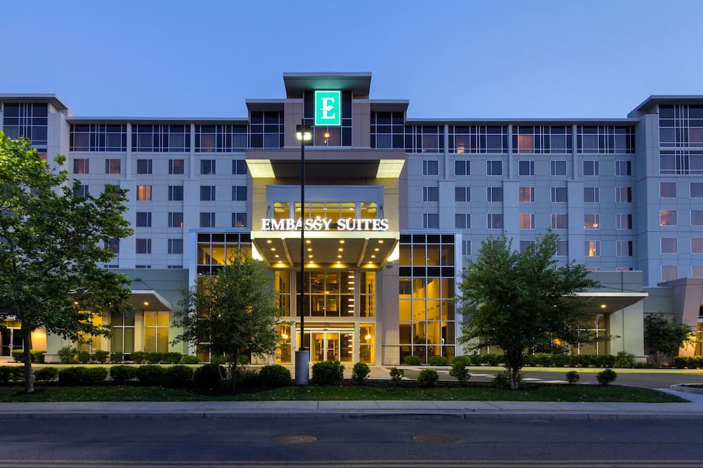 Embassy Suites by Hilton Newark Airport 写真