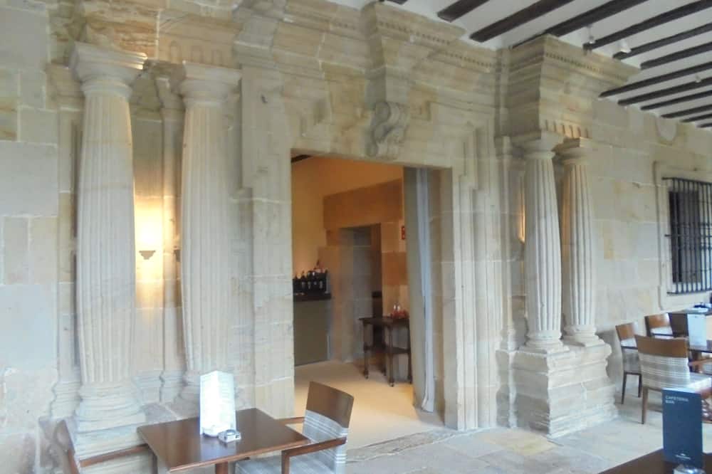 パラドール デ アルゴマニス 写真