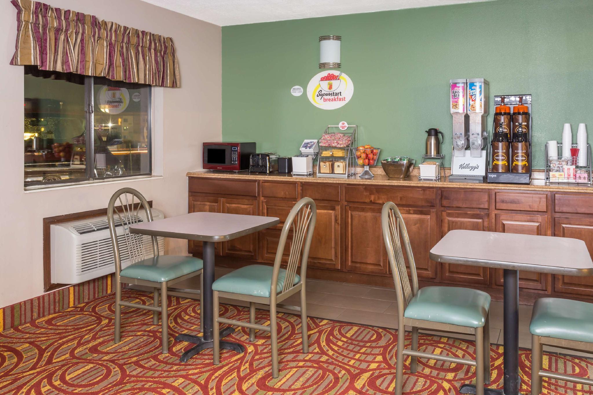 スーパー 8 バイ ウィンダム ロック スプリングス 写真