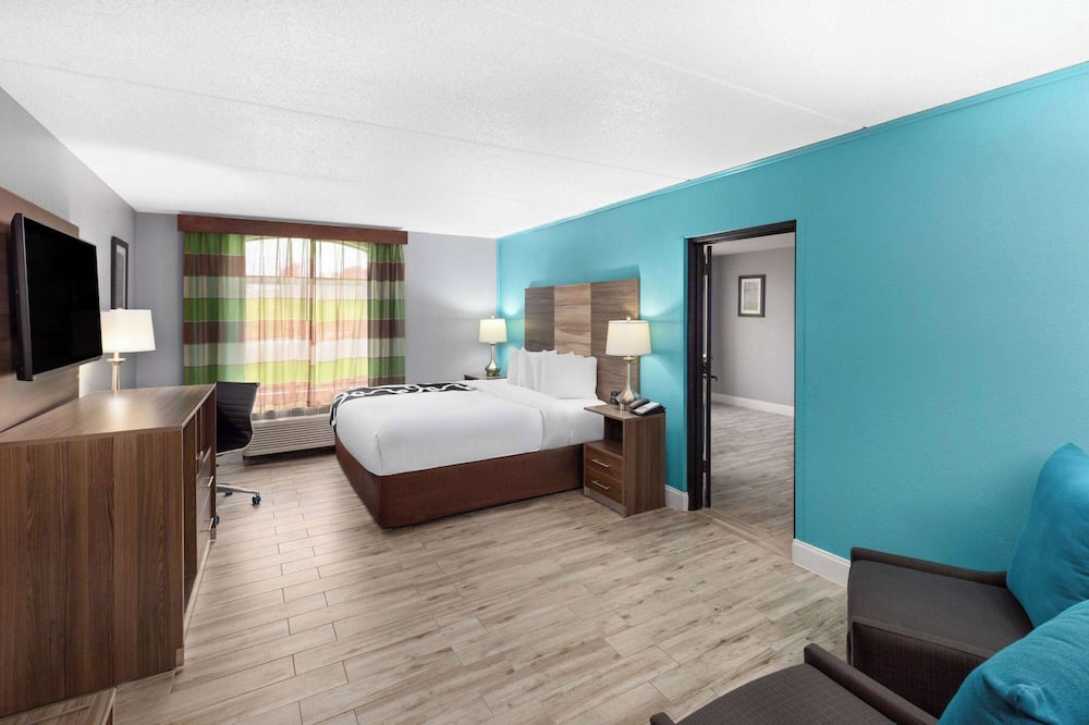 ラ キンタ イン & スイーツ バイ ウィンダム セバービル / コダック 写真