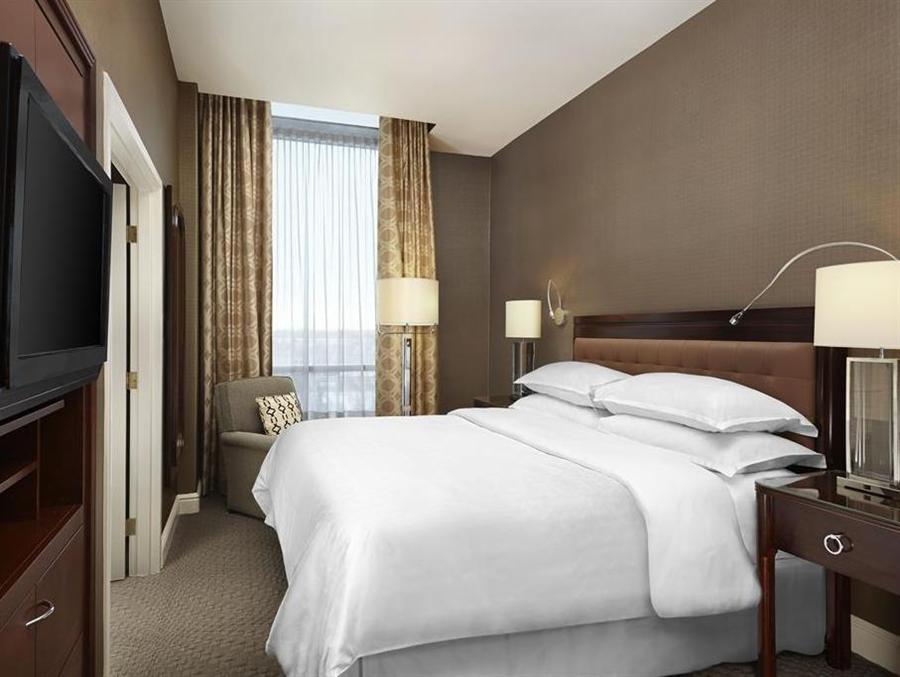 Sheraton Suites Calgary Eau Claire 写真