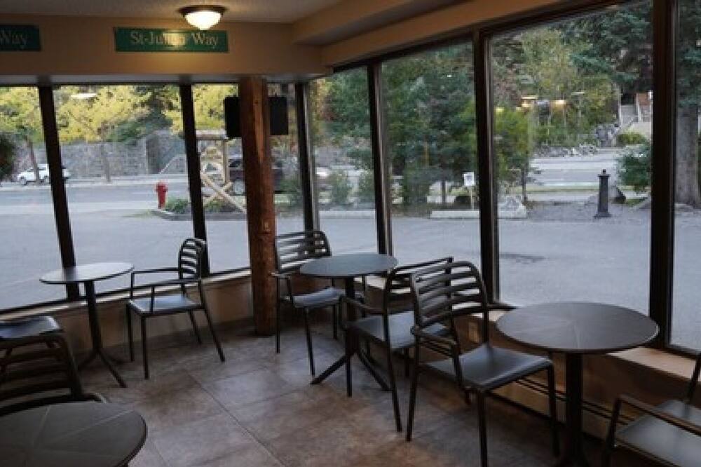 バンフ インターナショナル ホステル 写真