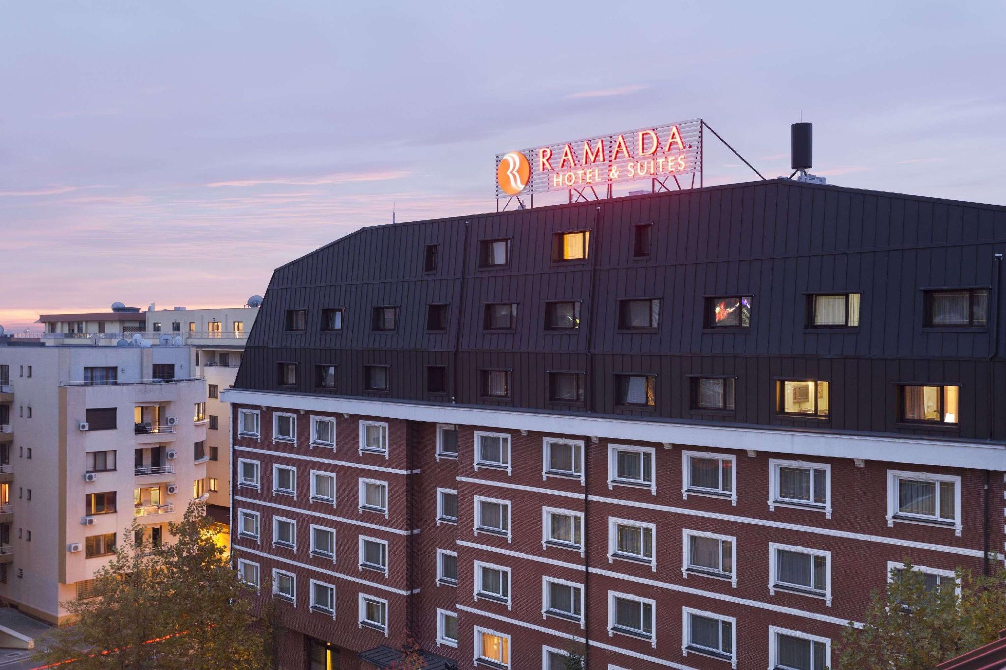 Ramada Hotel & Suites by Wyndham Bucharest North 写真