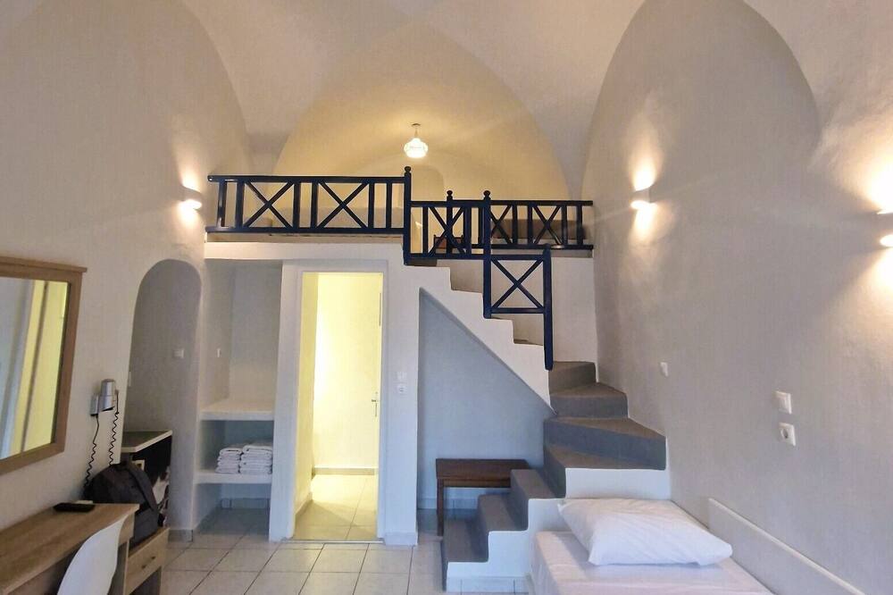 キクラドニシア トラディショナル セトルメント 写真