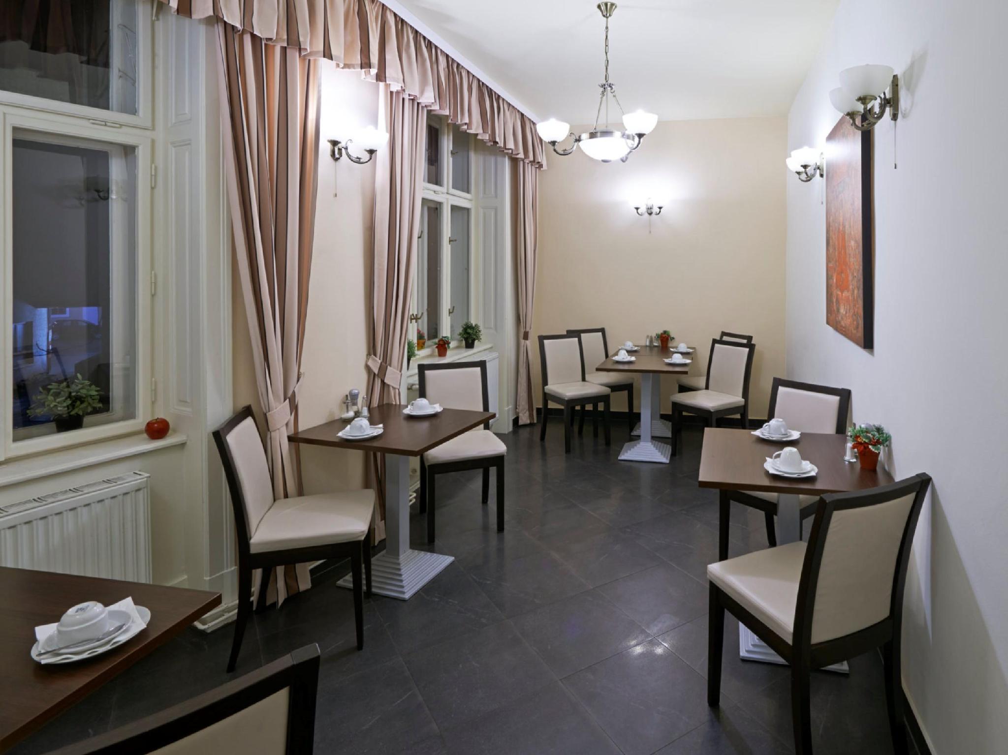 シティ ルームズ ホテル 写真