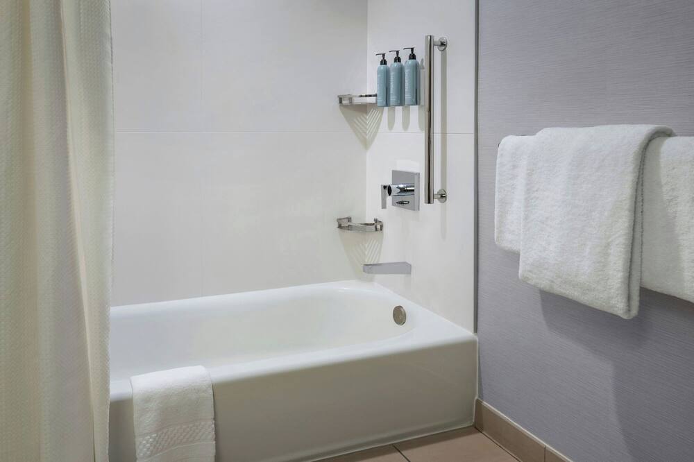 Courtyard by Marriott Paramus 写真