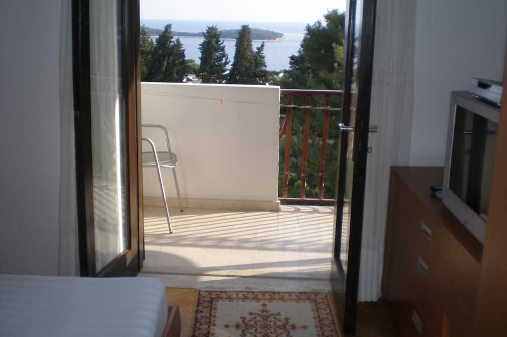 アパートメンツ アンド ルームズ ロゴシック 写真