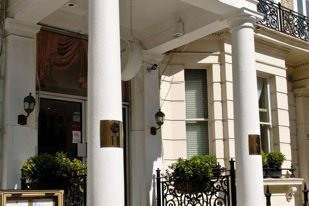 ラッシュモア ホテル 写真