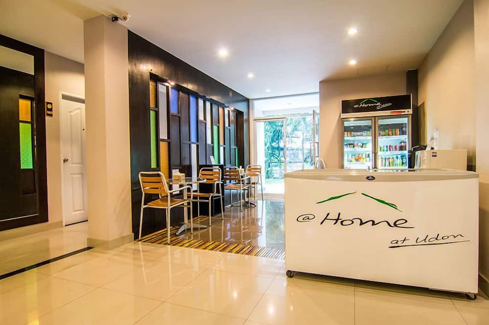 アット ホーム アット ウドン 写真