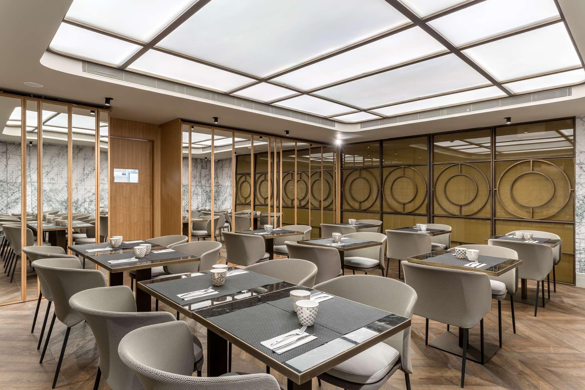 ルーム メート ゴルカ 写真