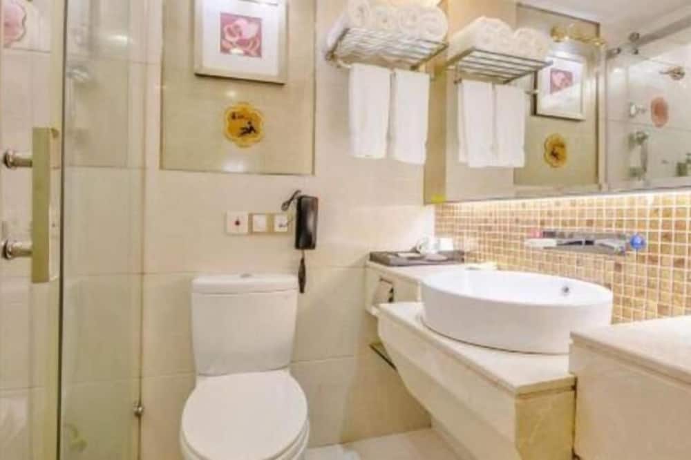 アンバサダー ホテル 写真