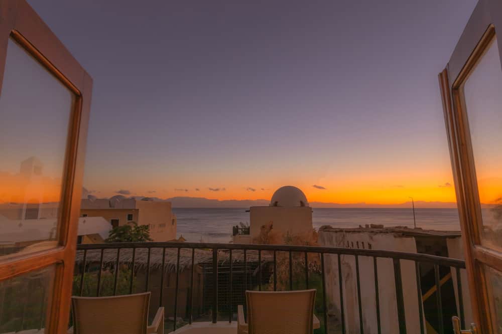 The Bedouin Moon 写真