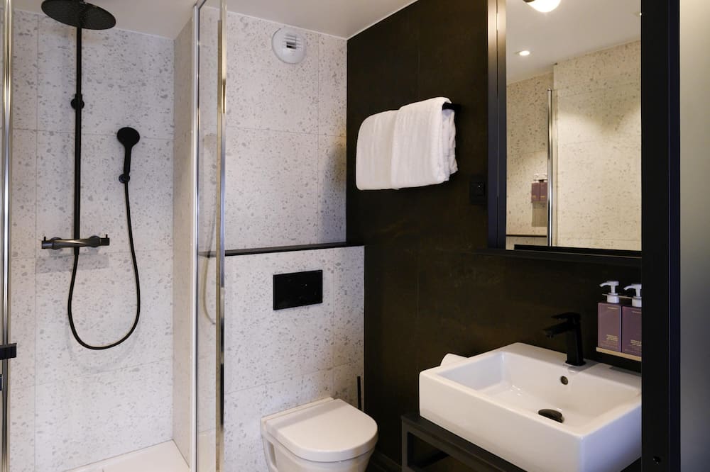 トライブ パリ バティニョール 写真