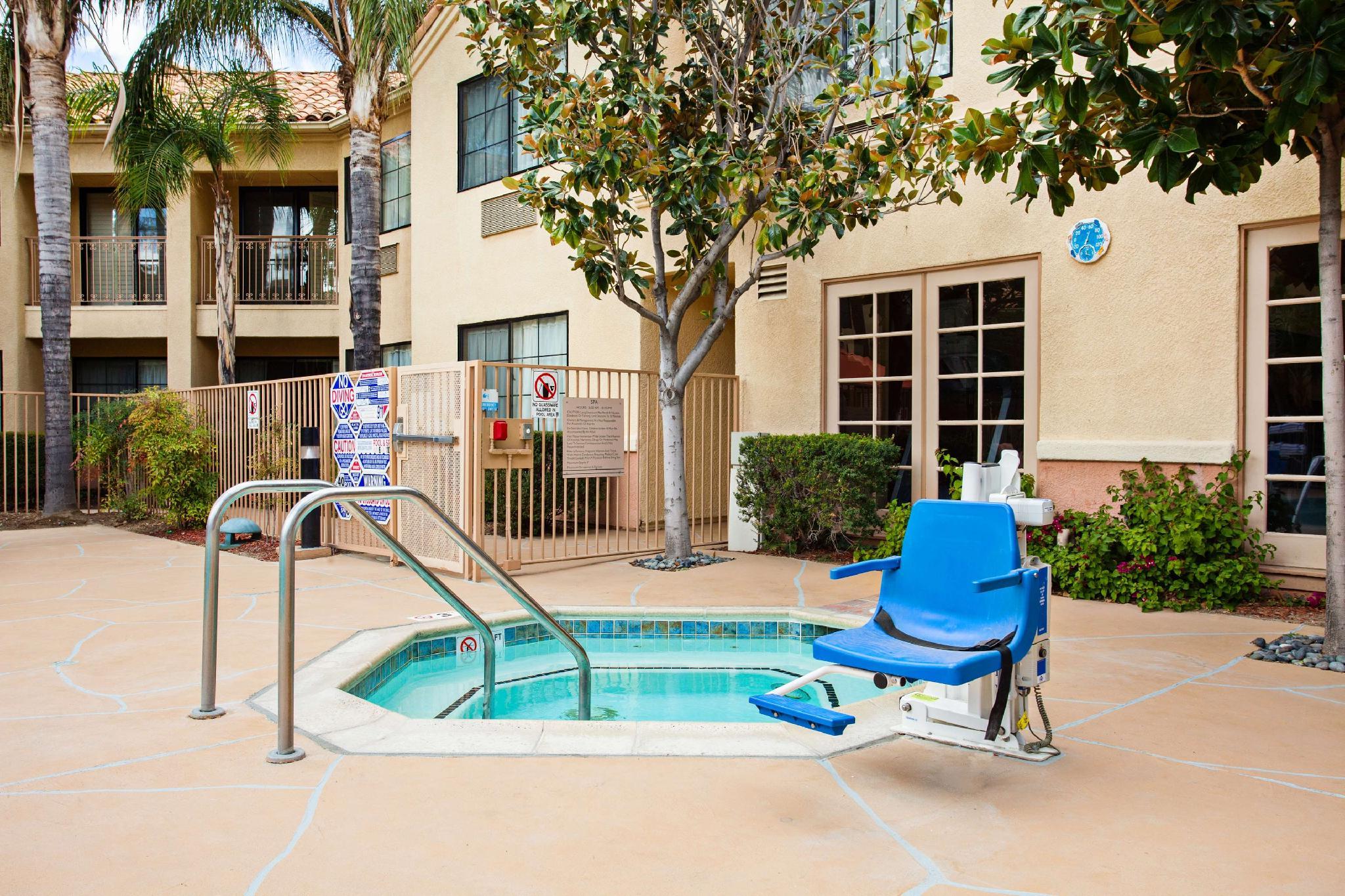 ヒルトン ガーデン イン バレンシア アット シックス フラッグス 写真