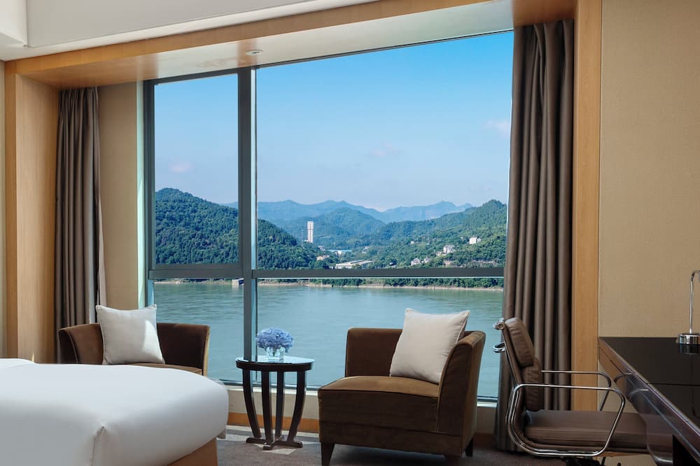 クラウン プラザ イーチャン バイ IHG 写真