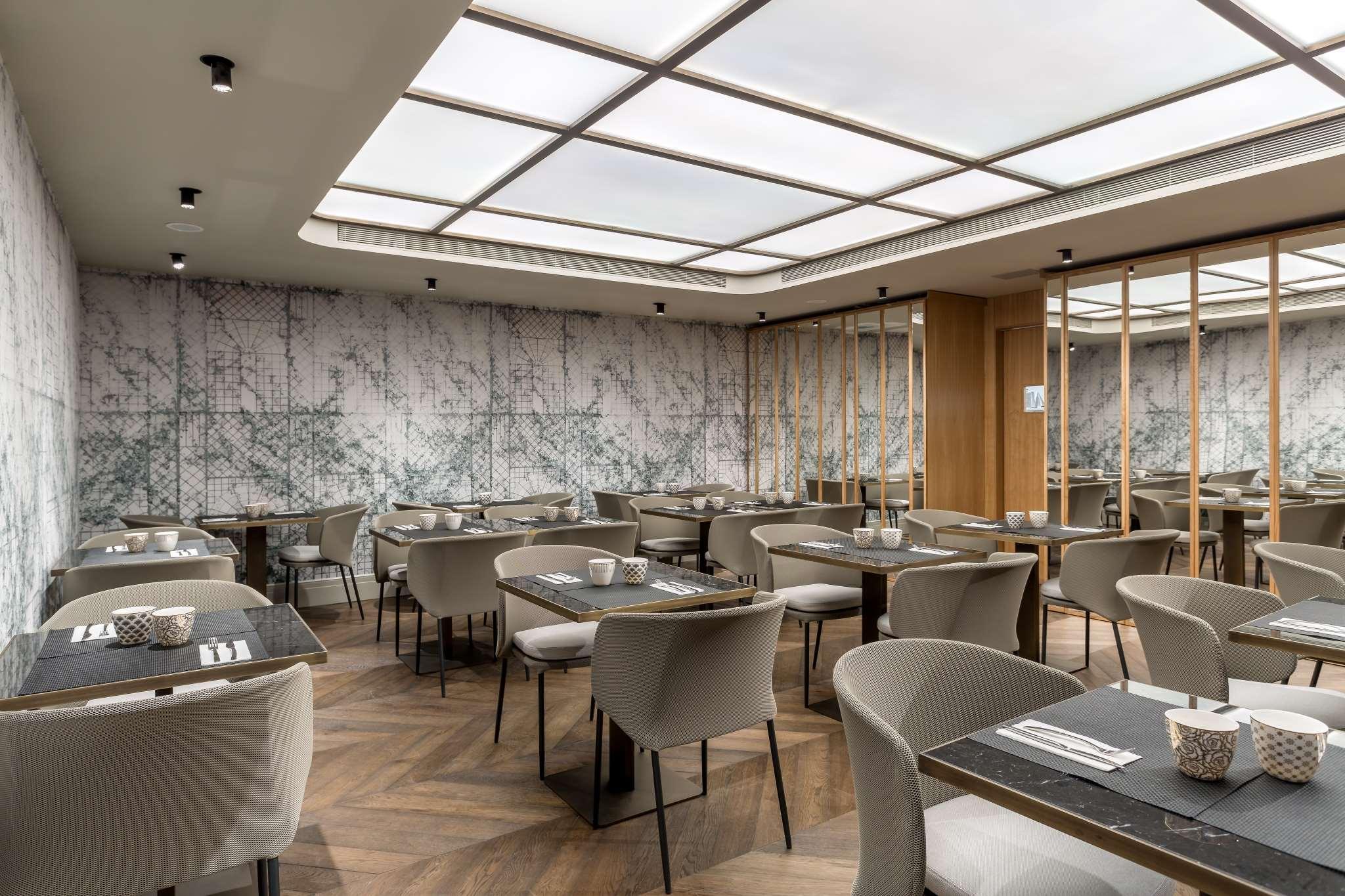 ルーム メート ゴルカ 写真